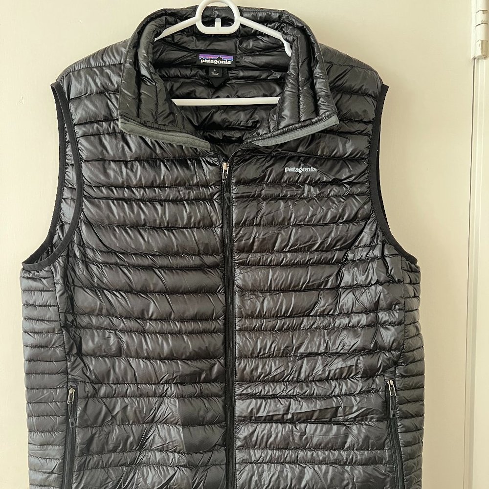 Men's Patagonia Puffer Vest in Black (Large)